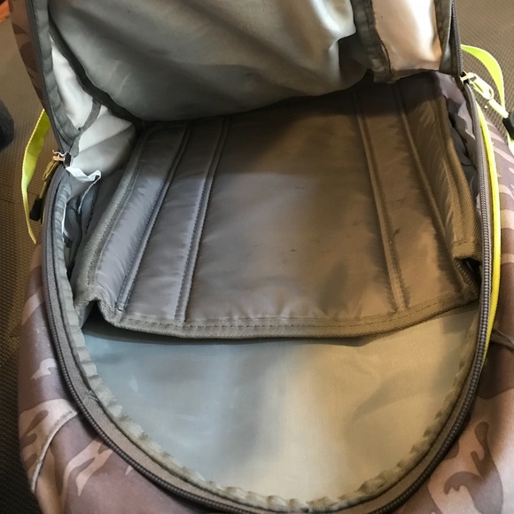 Back pack - Picture 3 of 3